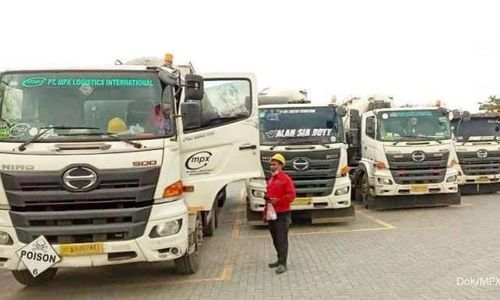 Foto 1 Armada truk PT MPXL Tbk.jpeg