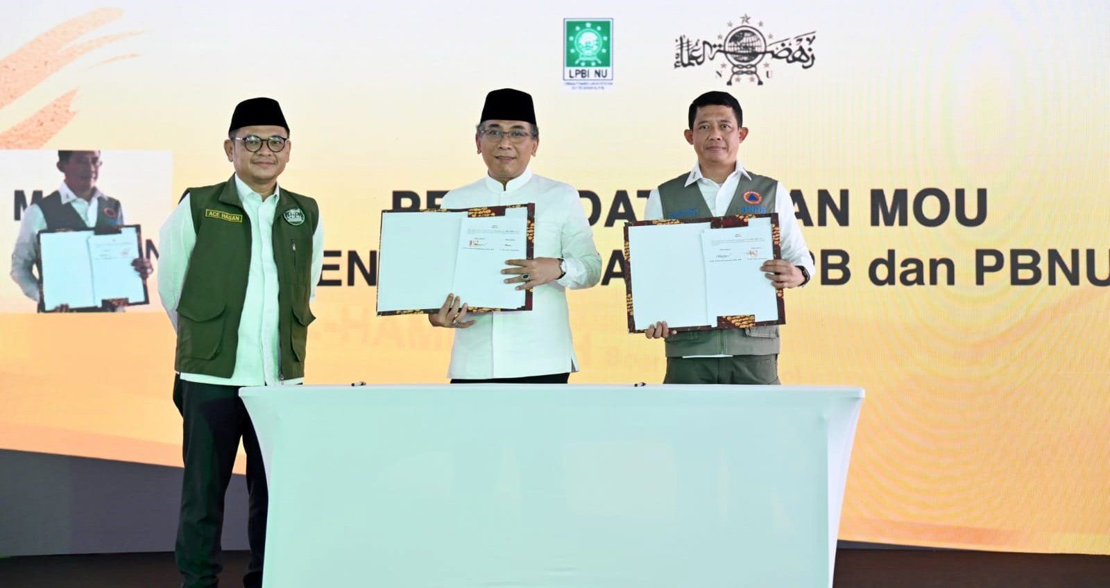 Kepala BNPB Letjen Suharyanto memberi sambutan di Rakornas LPBI NU di Pondok Pesantren Alhamidiah, Depok, Jawa Barat