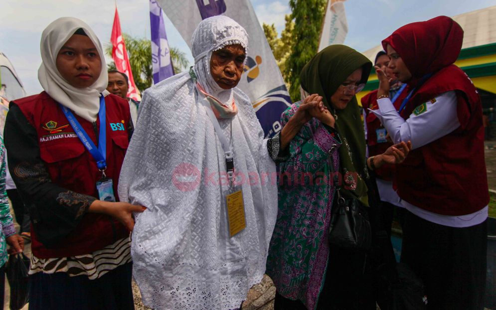 jemaah haji padang.jpg