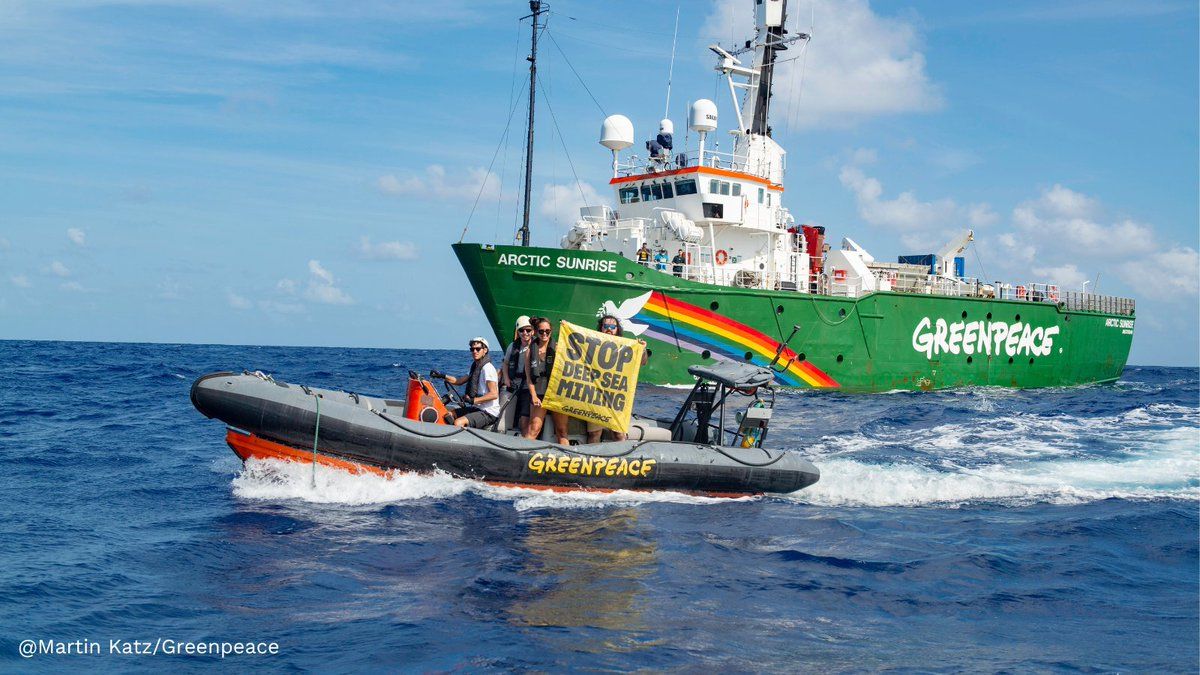 Aksi Greenpeace terkait lingkungan hidup beberapa waktu lalu.