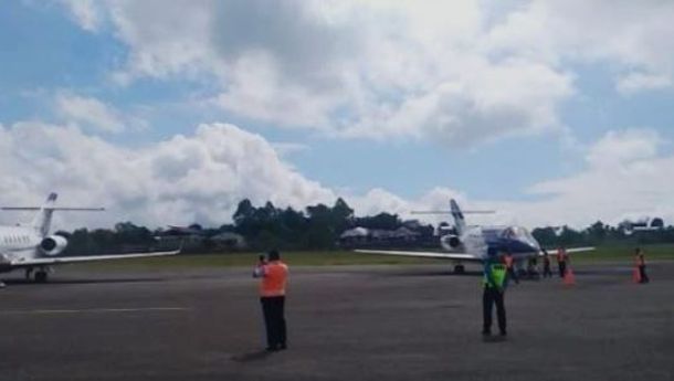 Baru Pertama Kali, Dua Pesawat Hawker 'Mendarat Bersamaan' di Bandara Frans Sales Lega, Ruteng