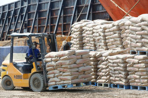 Bongkar Muat Semen Sunda Kelapa - Panji 1.jpg