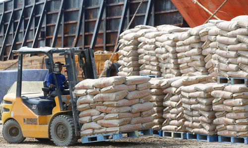 Bongkar Muat Semen Sunda Kelapa - Panji 1.jpg