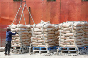 Bongkar Muat Semen Sunda Kelapa - Panji 2.jpg