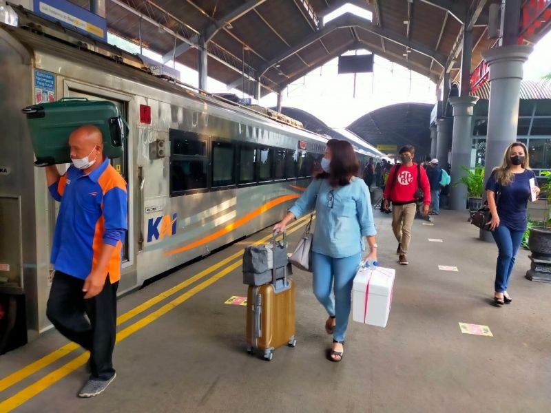 KA Probowangi relasi Ketapang - Surabaya Gubeng PP,