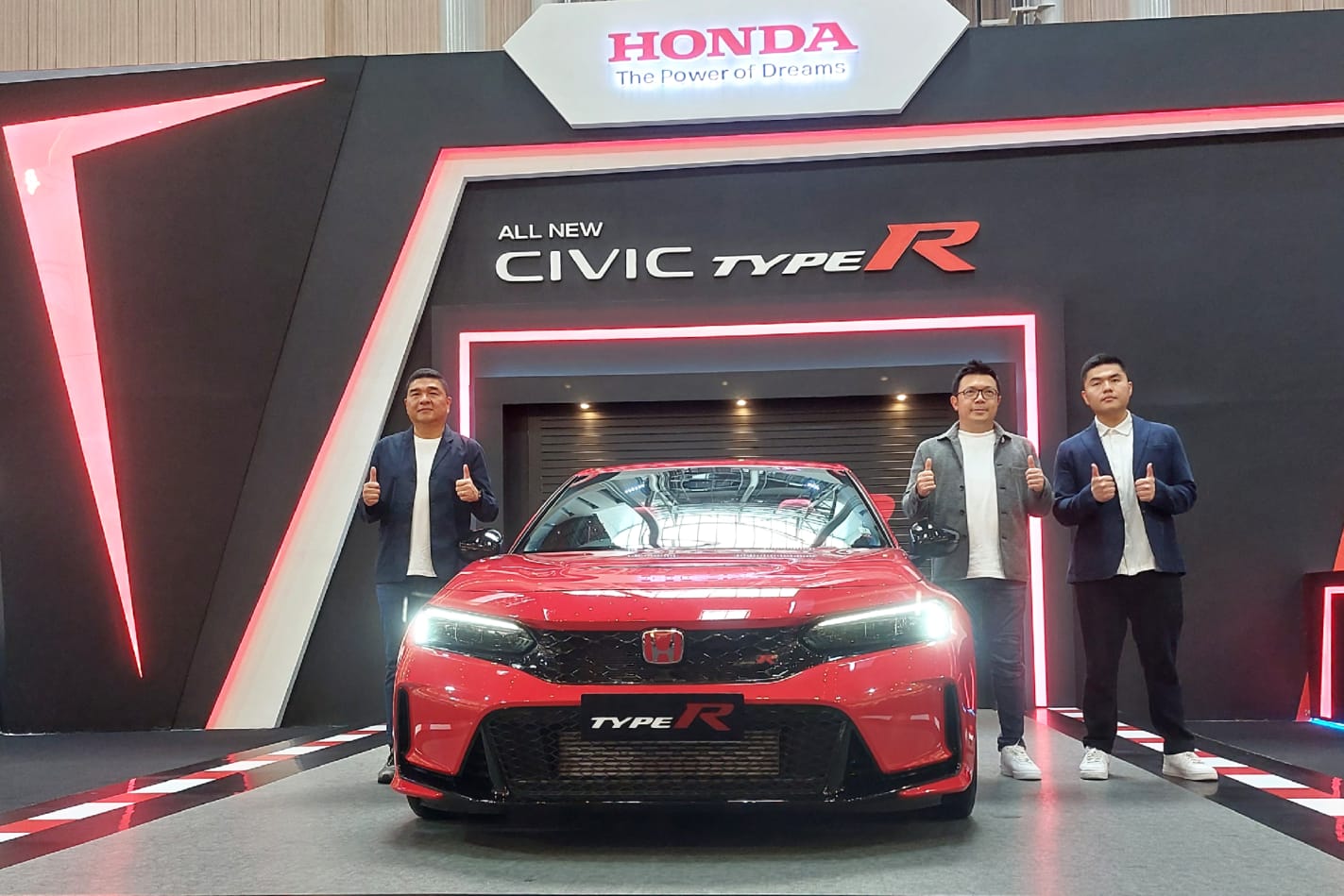 Honda Surabaya Center memperkenalkan Civic Type R di Surabaya beberapa waktu lalu.