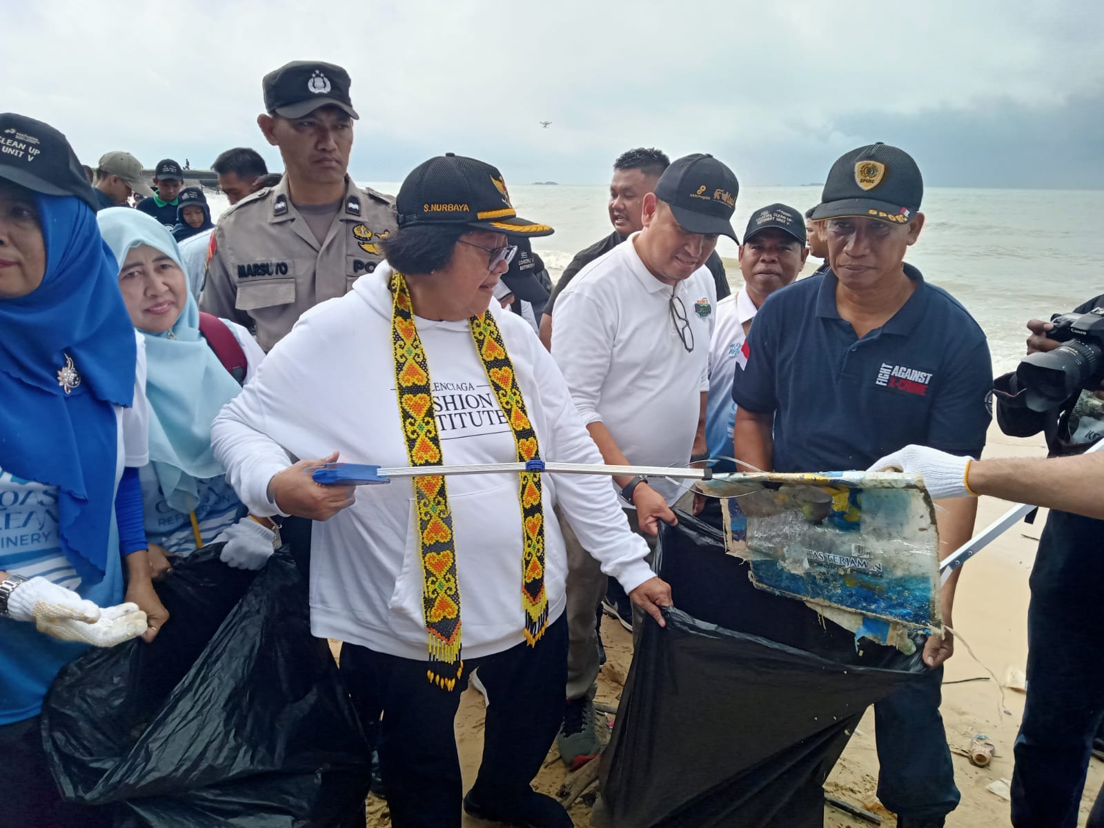 Puncak Hari Lingkungan Sedunia 2023, 500 Relawan Ikut Aksi Bersih Pantai di Balikpapan