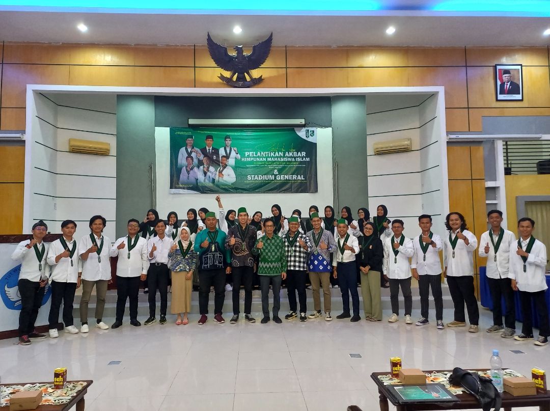 Pelantikan pengurus komisariat FKIP ULM, FH ULM, dan Komisariat Uniska MAAB periode 2023-2024 di lingkup HMI cabang kota Banjarmasin (Foto : HMI Banjarmasin)