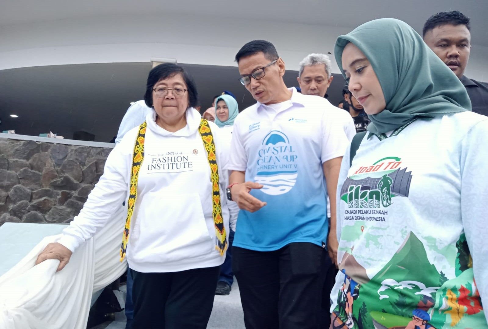 Kepala DLH Balikpapan Sudirman Djayaleksana sampaikan ke Bu Menteri Lingkungan bahwa Setiap Hari Terkumpul 10 Ton dari Bersih Pantai di Balikpapan