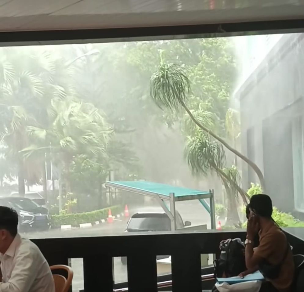 Prakiraan Cuaca Palembang Hari ini, Awan Tebal hingga Hujan Petir