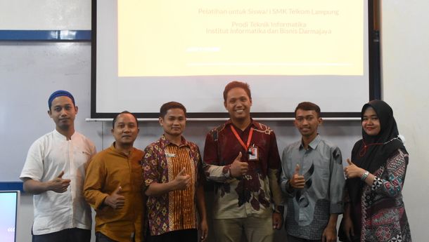 Dosen TI IIB Darmajaya Kenalkan Platform Django kepada Pelajar SMK Telkom Lampung