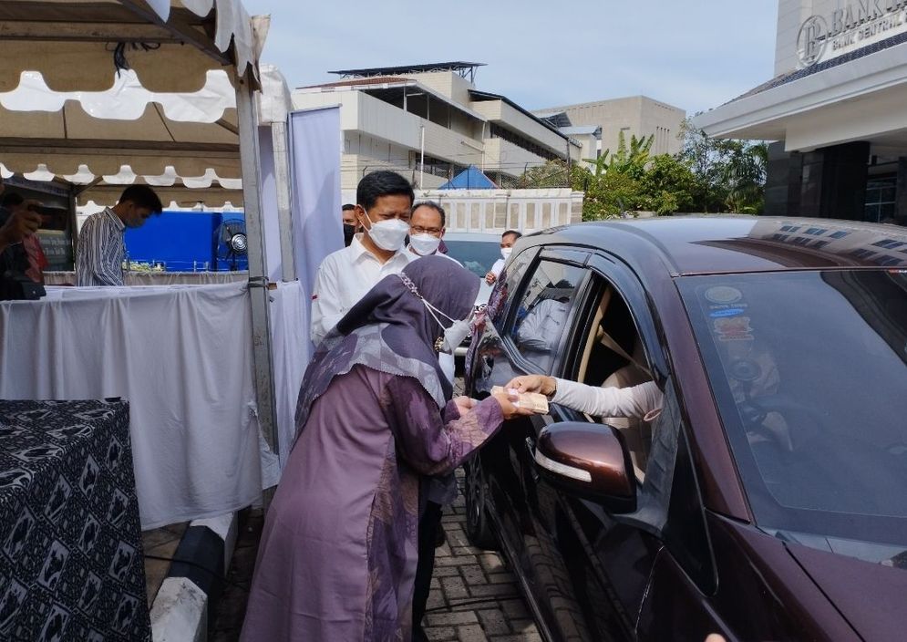 Layanan penukaran uang baru secara Drive Thru jelang lebaran tahun 2022 bertempat di KPw Bank Indonesia Provinsi Lampung.