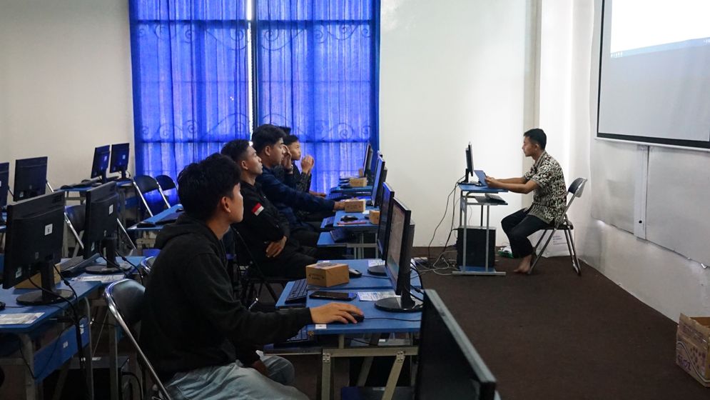 Laboratorium Institut Informatika dan Bisnis (IIB) Darmajaya menggelar Pelatihan Internet of Things (IoT), Desain Grafis, Mobile Game dan Programming kepada pelajar SMA/K se Provinsi Lampung