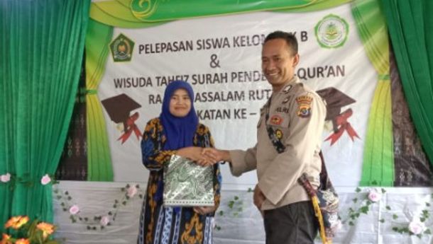 Nyaris Jual Rumah, Ini Kisah Polisi Berpangkat Bripka di Manggarai Yang Dirikan Sekolah TK bagi Anak Kurang Mampu