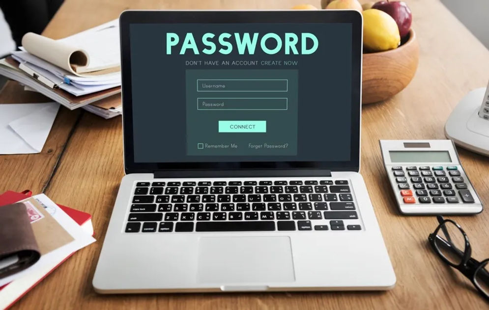 Password adalah salah satu alat yang bisa Anda lakukan untuk menjaga keamanan akun dan informasi pribadi Anda dari serangan peretas. 