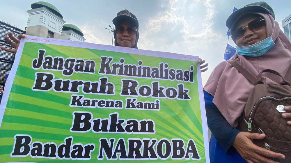 Demo Tembakau DPR - Panji 4.jpg