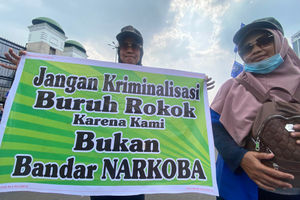 Demo Tembakau DPR - Panji 4.jpg