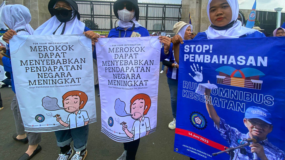 Demo Tembakau DPR - Panji 2.jpg