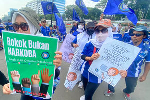 Demo Tembakau DPR - Panji 3.jpg