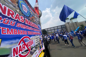 Demo Tembakau DPR - Panji 5.jpg