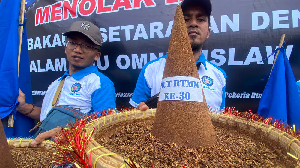 Demo Tembakau DPR - Panji 1.jpg