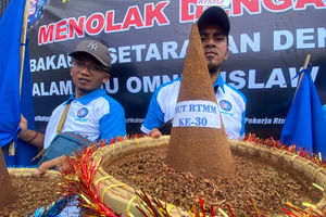 Demo Tembakau DPR - Panji 1.jpg