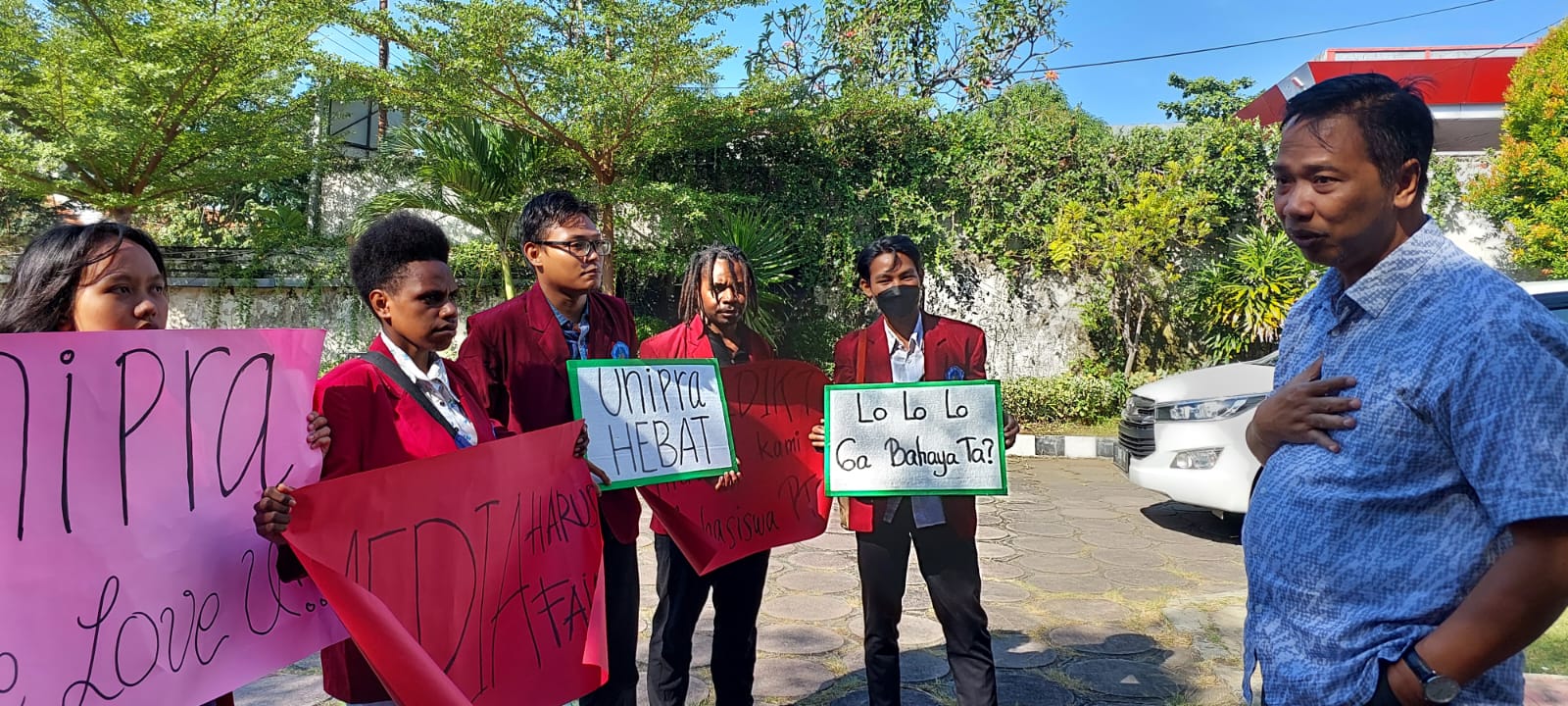 Rektor Unipra Bachrul Amiq saat bertemu perwakilan mahasiswa.