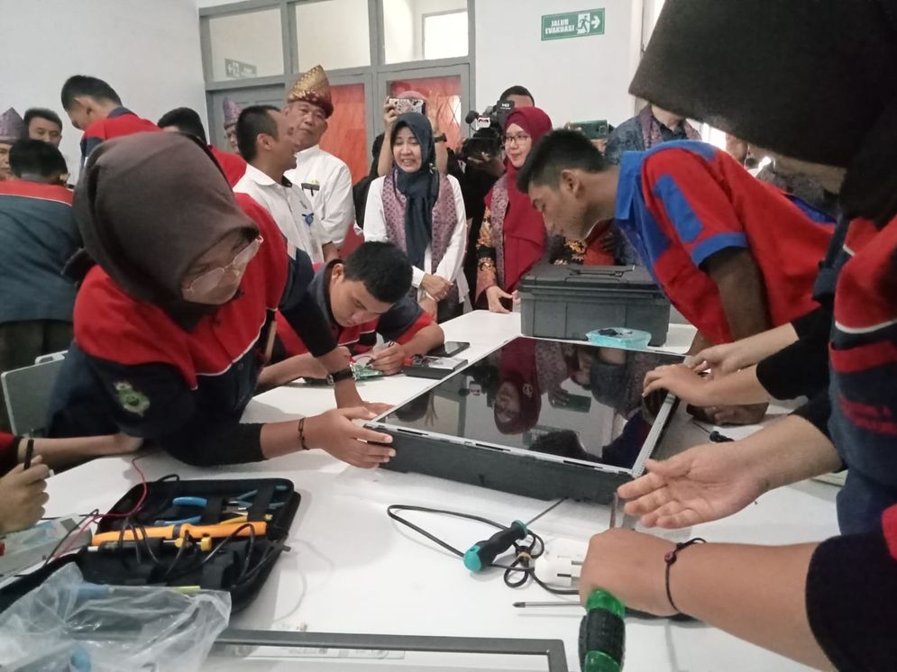 Inilah Cara  Sharp Class Jadikan Siswa SMK Teknisi Profesional