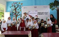 Jamkrindo Bagikan Ratusan Kacamata Gratis Untuk Pelajar di Indonesia Timur 
