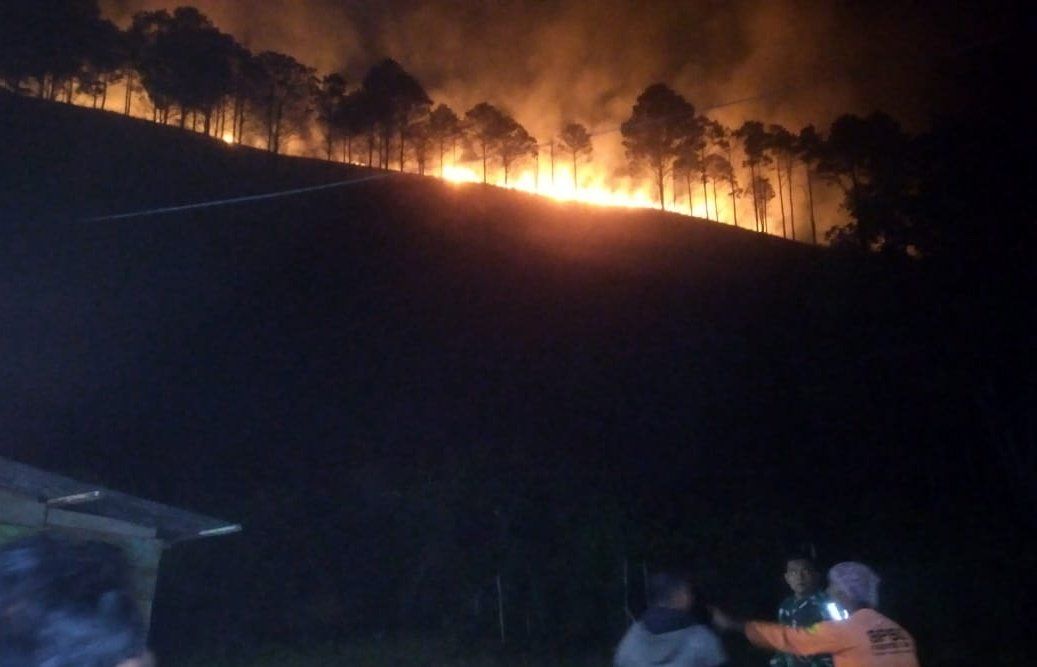Kebakaran lahan di Desa Paropo, Kecamatan Silahisabungan, Kabupaten Dairi