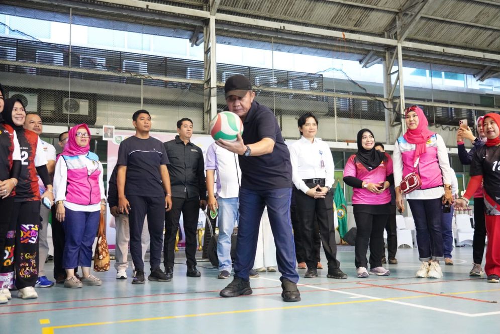 Herman Deru Yakini Tournamen Volleyball Perwosi Kembangkan Kemampuan Pegiat Olahraga di Sumsel