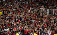 Ribuan penonton memadati Stadion Utama Gelora Bung Karno untuk menyaksikan pertandingan antara Timnas Indonesia melawan Argentina yang berakhir dengan skor 0-2 untuk kemenangan Tim Argentina. Senin 19 Juni 2023. Foto : Panji Asmoro/TrenAsia