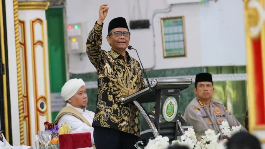 Menkopolhukam Mahfud Md di Pondok Pesantren Syekh Muhammad Arsyad Albanjari Jalan Soekarno Hatta, Kelurahan Karang Joang, Kecamatan Balikpapan Utara. 