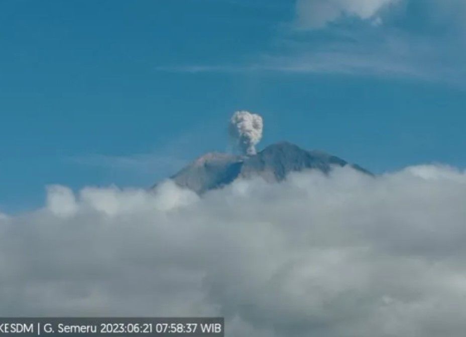 Gunung Semeru Erupsi, Warga Diperingatkan Tak Mendekat ke Area Ini 