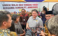 Menko Perekonomian Apresiasi Hasil Kerajinan Mitra Binaan PT Jamkrindo
