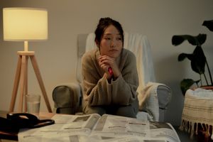 Ilustrasi orang sedih karena menganggur setelah dikeluarkan dari tempat kerja.