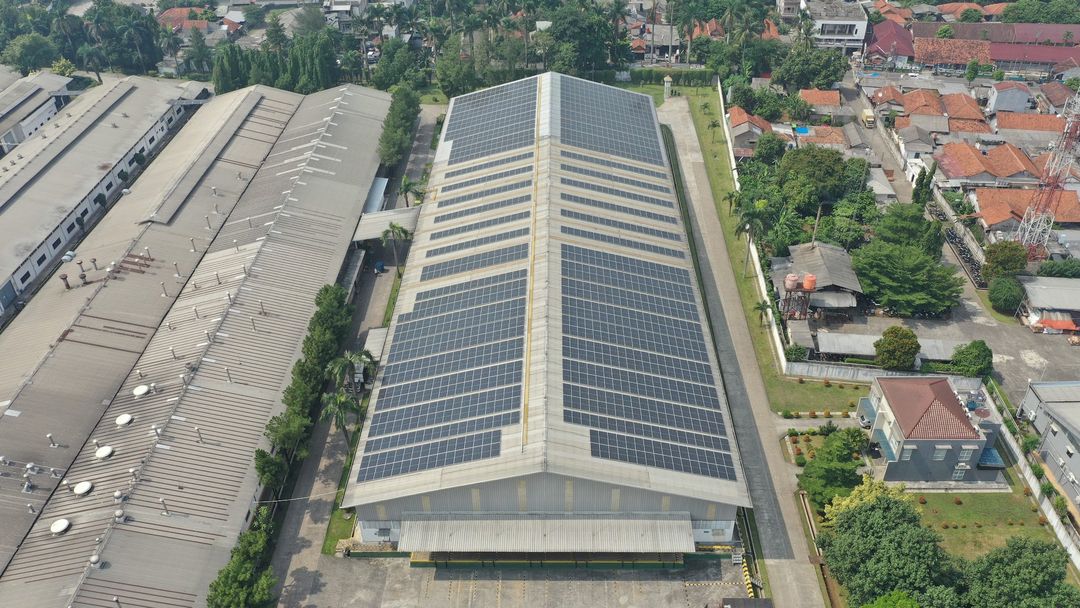 PLTS Atap Xurya yang Terpasang di Pabrik Serena Dapat Menghasilkan Energi Sebesar 1,1 kWh per tahun.JPG