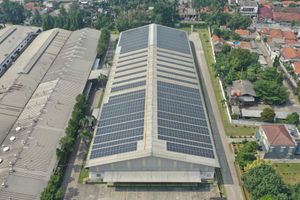 PLTS Atap Xurya yang Terpasang di Pabrik Serena Dapat Menghasilkan Energi Sebesar 1,1 kWh per tahun.JPG