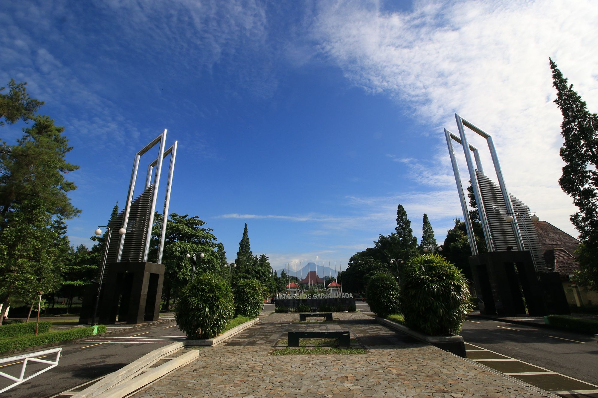 Tanda Registrasi Keamanan Siber UGM, Pertama Bagi PTN Indonesia