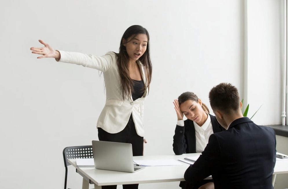 5 Ciri-ciri yang Menandakan Bos Anda Toksik