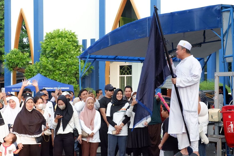 Jalan Sehat dan Khitanan Massal yang digelar Institut Informatika dan Bisnis (IIB) Darmajaya dalam rangka Dies Natalis ke-26 