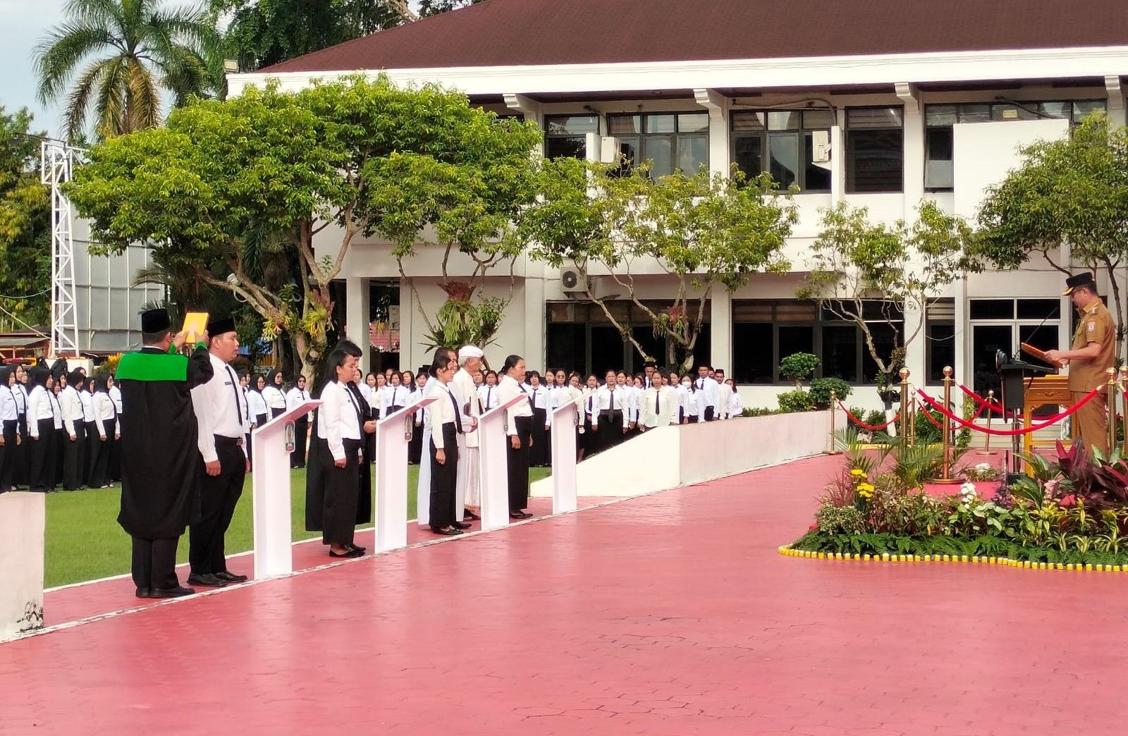 Lantik Ratusan PPPK Tenaga Guru dan Kesehatan, Wali Kota Balikpapan Pesan Kolaboratif dan Beradaptasi  