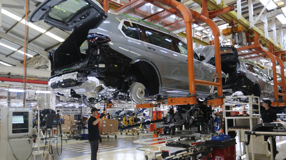 Pabrik Perakitan BMW Sunter - Panji 2.jpg