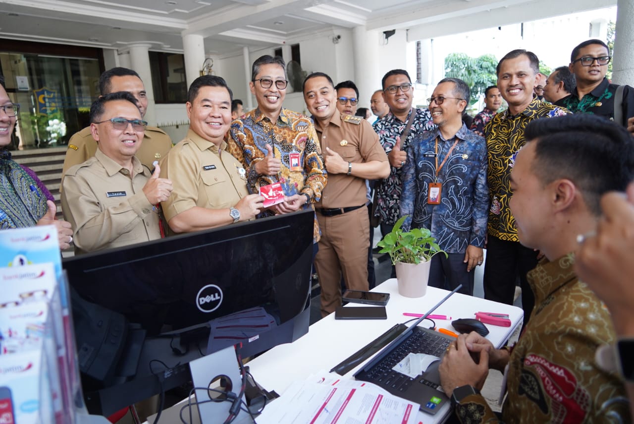 Penerapan IKD for Banking yang dilakukan Bank Jatim dan Pemkot Surabaya. 