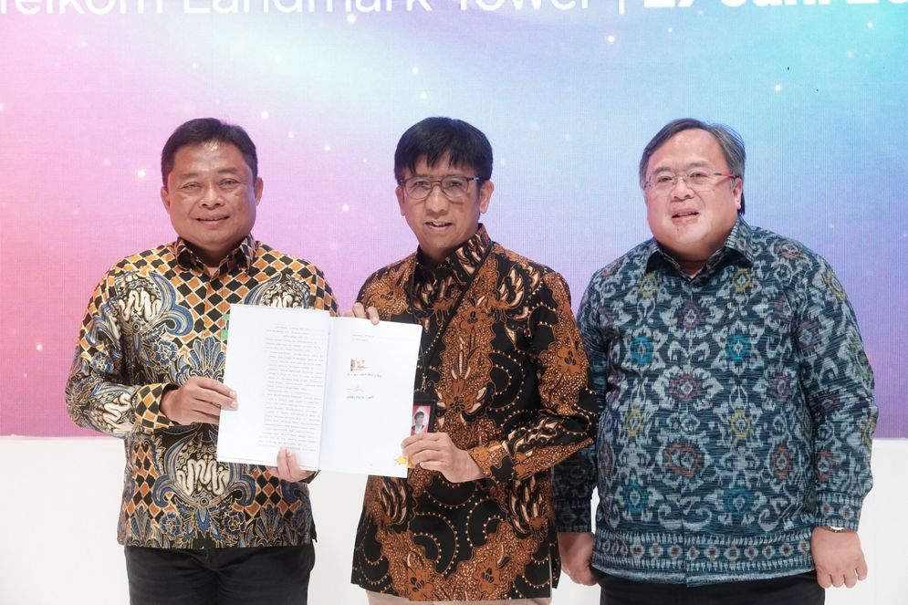 Telkom dan Telkomsel tandatangani akta pemisahan segmen usaha sebagai implementasi inisiatif Fixed Mobile