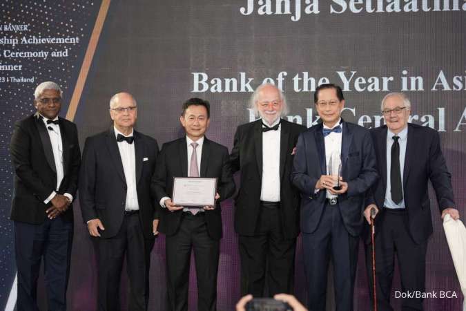 BCA dan Presiden Direktur Jahja Setiaatmadja menerima penghargaan dalam ajang The Asian Banker Leadership Achievement Awards 2023.