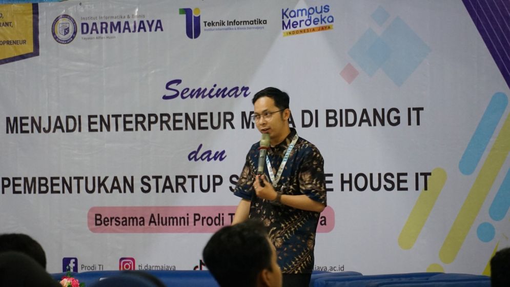 Program Studi Teknik Informatika (TI) Institut Informatika dan Bisnis (IIB) Darmajaya menggelar Seminar menjadi Entrepreneur Muda