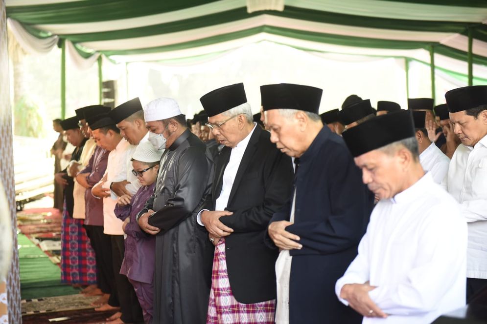 Gubernur dan Wagub Sumsel Salat Ied Berjamaah Bersama Ribuan Umat Muslim di Griya Agung