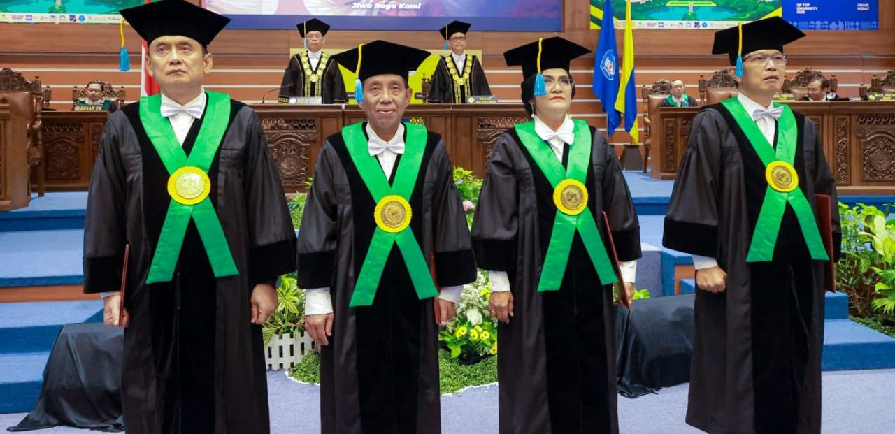 Empat guru besar FK Unair yang sudah dikukuhkan beberapa waktu lalu.