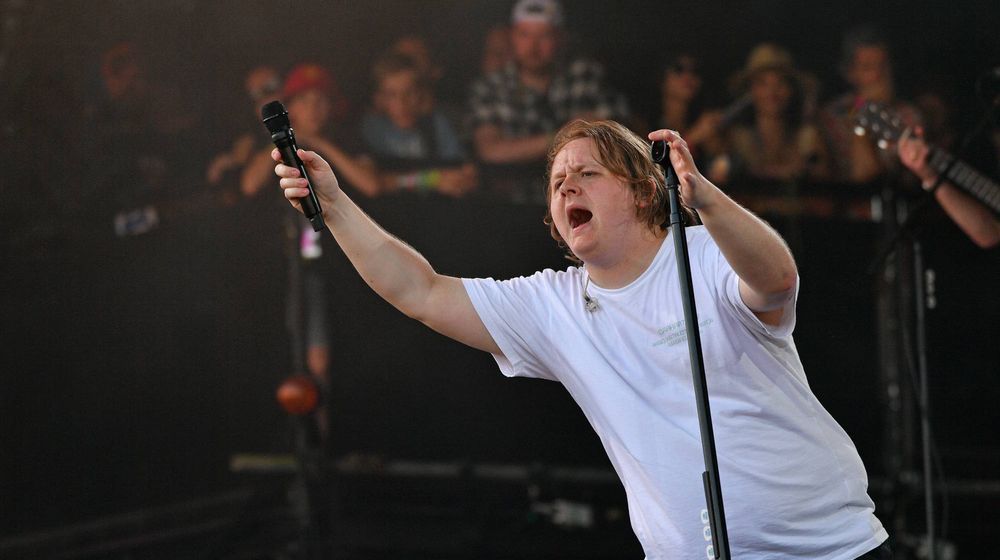 Lewis-Capaldi-at-Glastonbury-2023-1.jpg